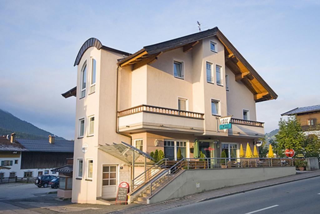 Apartmenthaus Brixen & Haus Central Бриксен-им-Тале Екстериор снимка