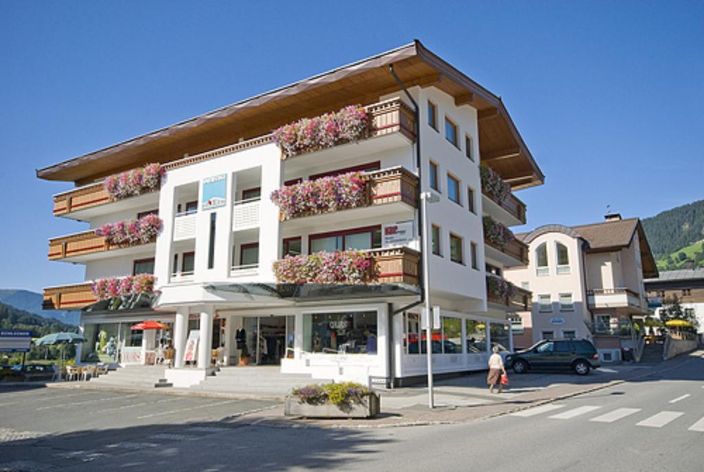 Apartmenthaus Brixen & Haus Central Бриксен-им-Тале Екстериор снимка